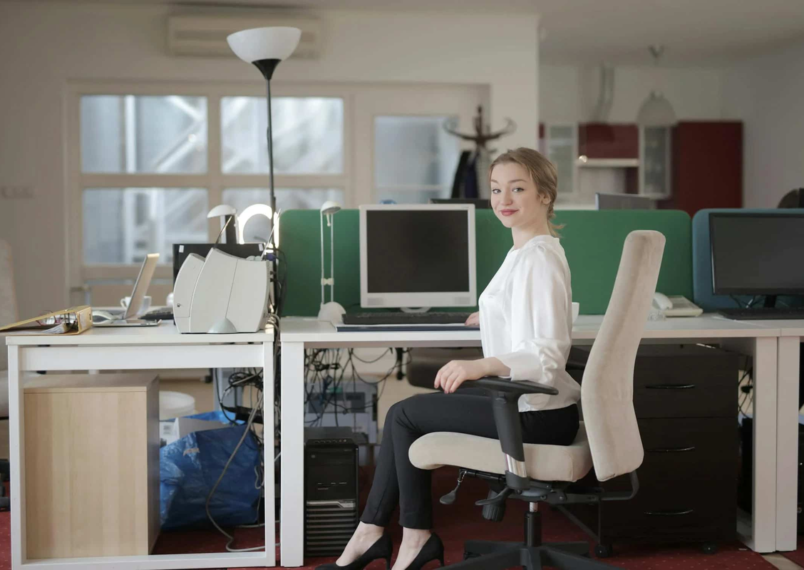 How to Sit Correctly for Office Wellness? (Essential Tips) | FlexiSpot
